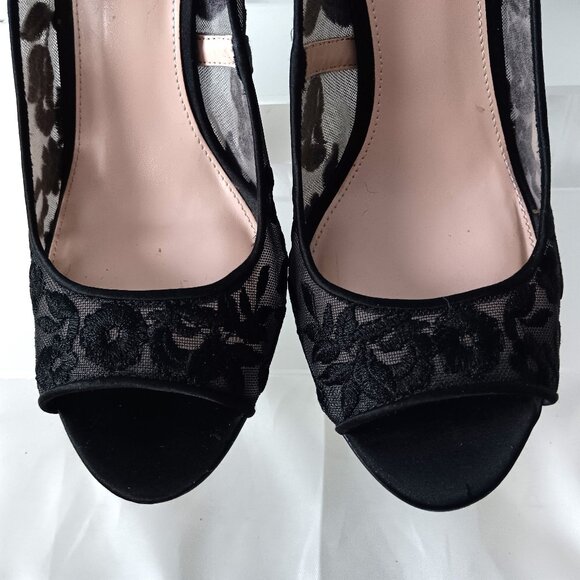 EUC ~ BETSEY JOHNSON ADLEY Black Floral Embroidered Lace Peep Toe Shoes Sz 10 - Picture 3 of 9